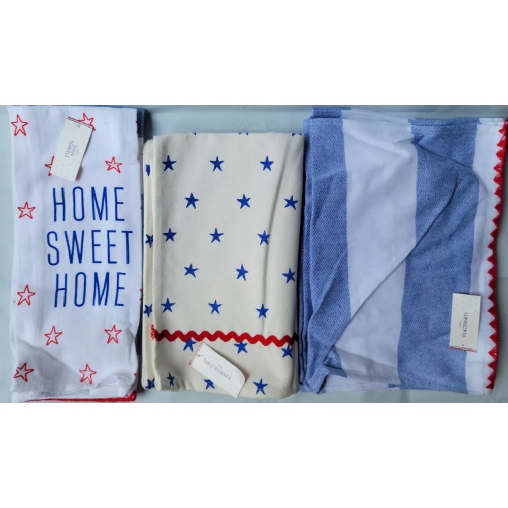 Bullseye Playground Summer Patriotic Tablerunner, Placemats & Dish Towel Lot Set